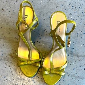 Women’s 7.5 green high heel shoes.